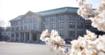 皇居で"無料の謎解き"体験、桜の季節に東御苑を巡る――QuizKnock共同制作の知的散策へ