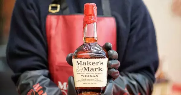 SNSで話題の"赤い封蝋ディッピング"体験──メーカーズマークが全国でイベント展開へ