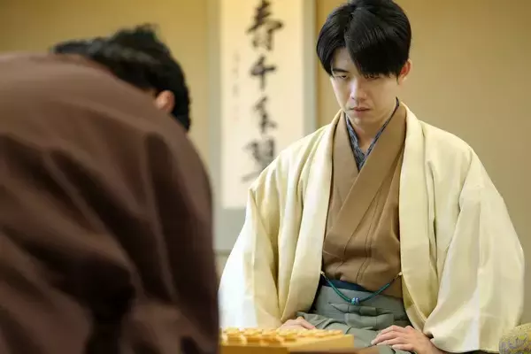 両取りをかけさせて勝つ完勝譜　藤井名人が衝撃の読み勝ちで連勝スタート　第84期名人戦七番勝負第２局