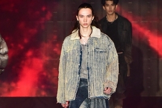 祖父は元横綱　190cmモデル・嵐翔真、ランウェイで存在感放つ