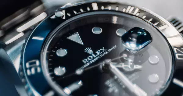 ロレックス「好き」7割・「嫌い」3割 - 年収1,000万層400人の“評価が割れる理由”とは