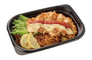 【ドンキ】総重量500g超! 大容量弁当シリーズに新商品「チキンジャンバラヤとソース焼きそば」「チキン×甘コーンガーリックライス」が登場