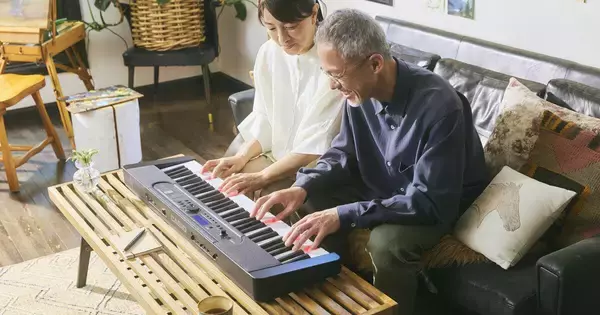 カシオの電子キーボードが「脳活」に進化！ 東大との共同研究から生まれた弾く・聴く・歌うの新提案