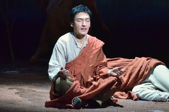 草なぎ剛、悟りに至る求道者を熱演　キスシーンも　『シッダールタ』公開ゲネプロ