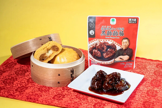 【ファミマ】"四川料理の巨匠"菰田欣也シェフ監修の「麻辣チーズ肉まん」「黒酢酢豚」発売