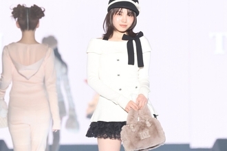 「GTO」で注目集める15歳・稲垣来泉、ミニ丈スカート&amp;ニーハイブーツでスタイル美　TGCデビュー飾る