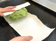 【ライフハック】レタス、にんじん、トマトなど野菜を長持ちさせるコツは? キッチンペーパーを活用した保存術