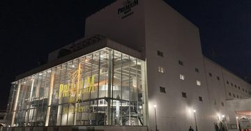 幻想的な夜のビール工場で「神泡」の真髄に触れる。「サントリー武蔵野ビール工場」ナイトツアー開催