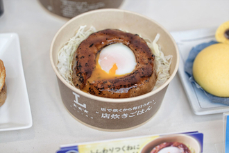 ローソンが「月見フェア」を開催中 - つくね丼、油そば、スイーツなど全19品を展開