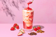 スタバ新作、ティーを楽しむ「ストロベリー &amp; ダブル ティー フローズン」登場