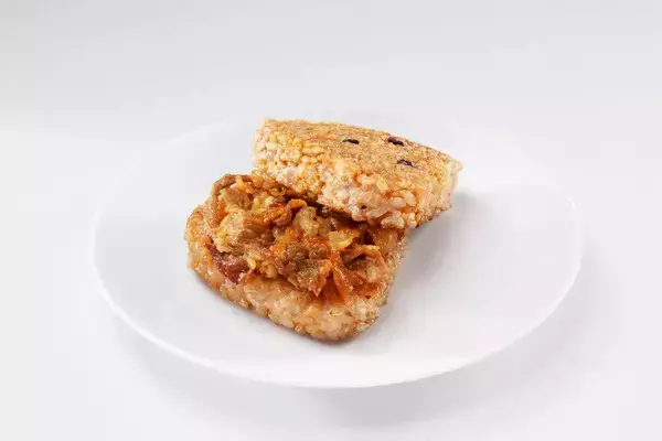 【モスバーガー】冷凍食品ブランド「モスデリ」が登場、スーパーなどで展開 - 第1弾は具材が入った焼きおにぎり「焼きおにバーガー」