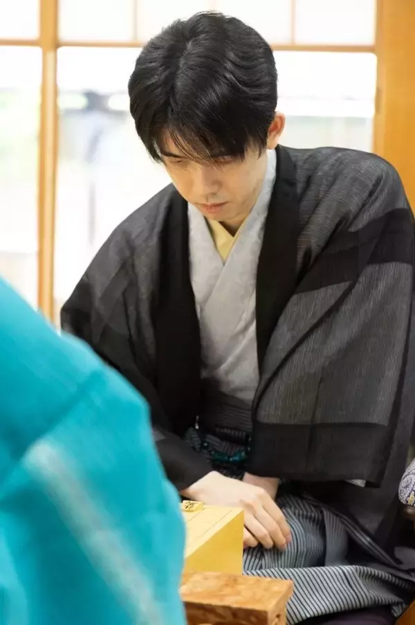 理外の「頭突き」が勝因に！？　藤井聡太王位が驚愕の右玉攻略で７連覇に王手　伊藤園お～いお茶杯第67期王位戦七番勝負第５局