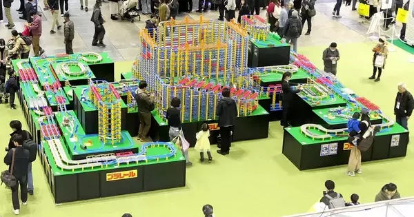 【CP+よもやま話】恒例プラレールは26段で昨年の3割増、子どもカメラマンも大活躍！