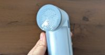 【ダイソー】年末の大掃除・衣類メンテに役立つ「毛玉とり」を使った