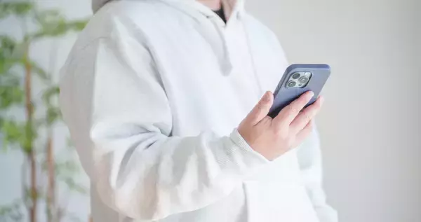 「パーカーおじさん」が“男性から見てもしんどい”のはなぜか。裏付ける論文が判明