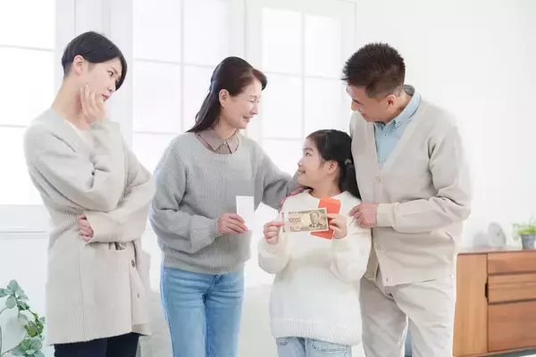 『独身税』って独身だけが払うの? 年収400万円なら月384円、負担額と使い道をFPが解説