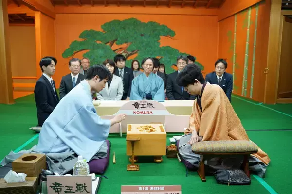 竜王戦開幕！　永世竜王か、初載冠か　詳細は『将棋世界2025年12月号』にて