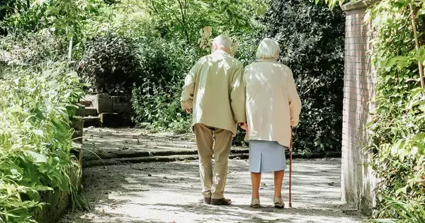 100歳まで自分の足で歩く人は何が違う? リハビリの名医が語る老後の分岐点