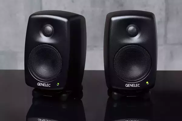 「Genelec、2ウェイモニター「8000/8300」シリーズにブラックモデルを追加」の画像