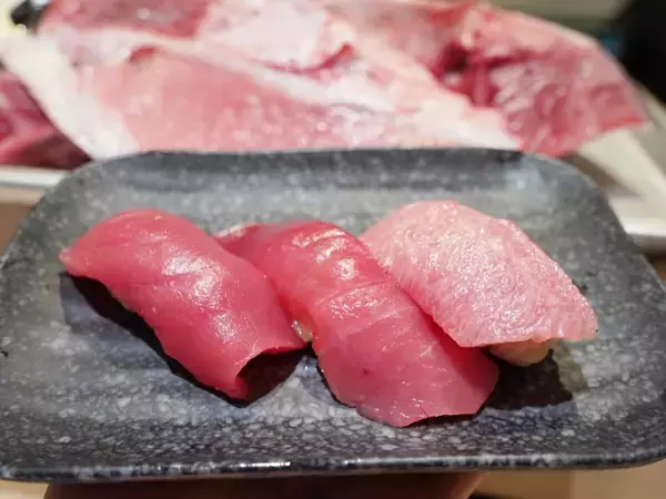 【ド迫力！】回転寿司みさきで生本まぐろの解体ショーを開催 捌きたての新鮮な寿司が絶品すぎた