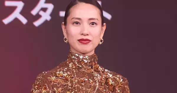 「姉の話は真っ赤な嘘だ」弟の一言で“裏の顔”が暴かれる…細木数子さん役を演じた戸田恵梨香が語った印象「そこも一つの魅力だったのかなというふうに感じています」　Netflixシリーズ『地獄に堕ちるわよ』配信記念PARTY