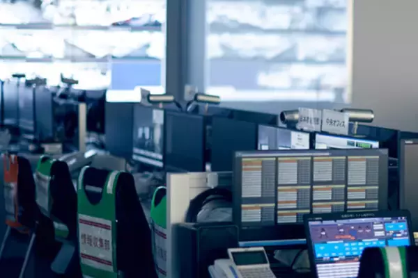 三井不動産と日立、オフライン環境でも作動する小規模言語モデル活用の災害対策支援システム開発