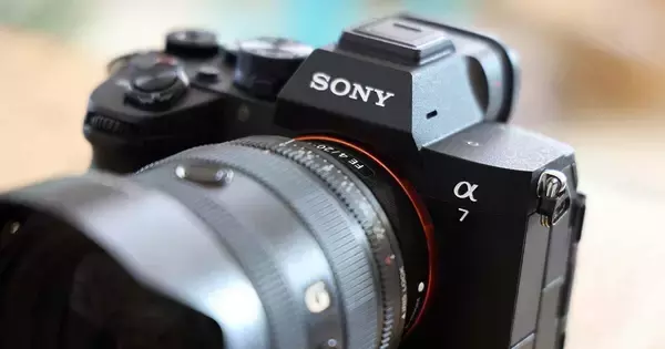 【速報】カメラグランプリ2026、大賞は「α7 V」「FE 50-150mm F2 GM」でソニーがダブル受賞