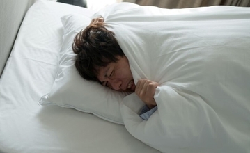 「起きるのがつらい......」300人に聞いた"朝の目覚めが楽になる方法" - 朝の寒さや眠気に打ち勝つ工夫とは?