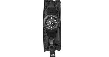 カシオ、小銭や駐車券などの小物を収納できるPRO TREK「PRJ-B001EX-1JR」