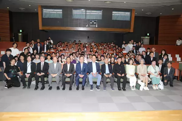 北大150周年記念講演会、ノーベル化学賞受賞のリスト氏とMITメディアラボ石井裕氏が語った「挑戦」- HBAが協賛