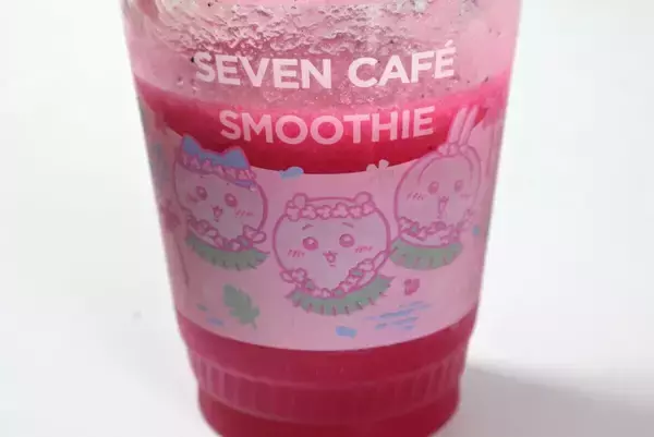 【セブン-イレブン】映画が超話題のちいかわコラボスムージーを飲んでみた! 「ピンクパッションピタヤ」って何味?