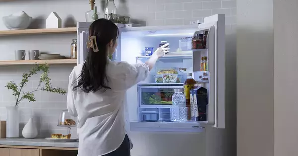 「アイリスオーヤマ、大容量の冷凍室でカメラあり・なしが選べる冷蔵庫」の画像