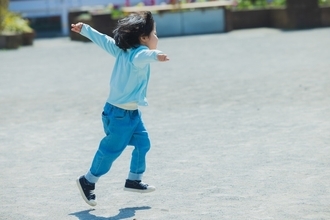 『シリコンバレー式 世界一の子育て』著者に聞いた、AI時代に子どもが「自分で自分を幸せにする力」