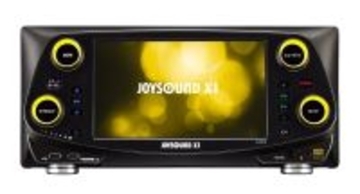 JOYSOUND、ホテル・旅館向け最新機種を発表　インバウンド需要にも対応