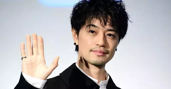 齊藤工監督、“腸活”が趣味でオリジナル腹巻配布「皆さんの“腸”を守りたい」