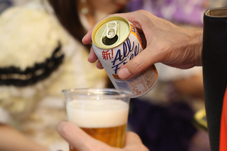 アイドルフェスで推しと“乾杯”! 「＠JAM EXPO 2026」のノンアル飲料手渡し会に長蛇の列