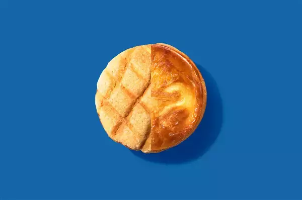 【ファミマ】ひっくり返すとクイニーアマン! 2つの味が楽しめる「オモテもウラもおいしいパン」3種発売