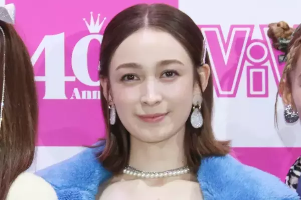 藤井サチ、超ミニ丈で美脚を大胆披露「勇気を出して…」