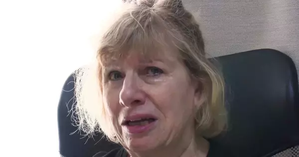 トップモデルに憧れる娘が摂食障害に　16歳で体重は36kgまで落ちて「歩けない」状態　無力感を感じていた母は兄弟たちに電話で相談した