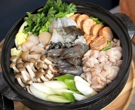 「痛風鍋」発祥の都道府県といえば? 牡蠣・あん肝・白子たっぷりの新名物グルメ