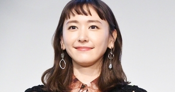 新垣結衣、観客との近さに照れ「恥ずかしい!」夏帆からの愛ある言葉に思わずニンマリ