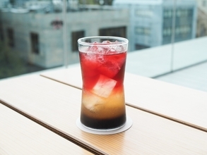 赤、黄、黒3層のドリンクの正体はコーヒー!? スタバ中目黒の「ロースタリー 東京」で全国1位のバリスタが考案したドリンクと秋の味覚を満喫