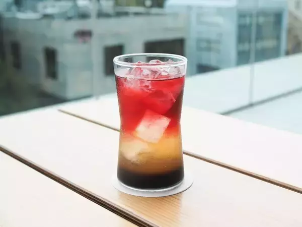 赤、黄、黒3層のドリンクの正体はコーヒー!? スタバ中目黒の「ロースタリー 東京」で全国1位のバリスタが考案したドリンクと秋の味覚を満喫