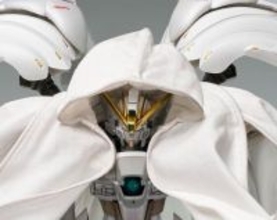 『新機動戦記ガンダムW Endless Waltz』カトキハジメ監修、ウイングガンダムゼロ クロークドカスタムが登場