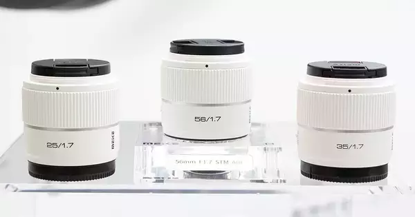 【CP+】カメラメーカーの技術者も驚いた！　実力増す“中華レンズ”の世界