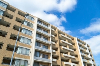 住宅ローンの疑問・お悩みに答えます 第43回 マンションの管理費・修繕積立金が値上げ、住宅ローンの返済計画を見直した方がいい?