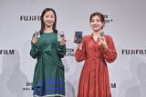 「富士フイルム「instax mini LiPlay＋」発表。広瀬すずさん、３時のヒロイン・福田麻貴さん登壇の発表会」の画像1