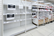 「店の棚が空に」「トイレットペーパーは新聞紙で代用」オイルショック当時、日本中の店や家庭で起きていた“本当のこと”