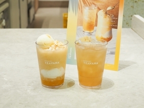 スタバ新作は“飲む南国パフェ”?  贅沢すぎる『パイン & ココナッツ フローズン ティー フロート』など新作2種をレビュー