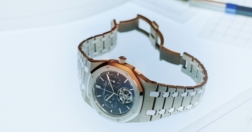 オーデマ ピゲが示す次世代クロノグラフの境地 -「ロイヤル オーク“ジャンボ”エクストラ シン フライング トゥールビヨン クロノグラフ（RD#5）」